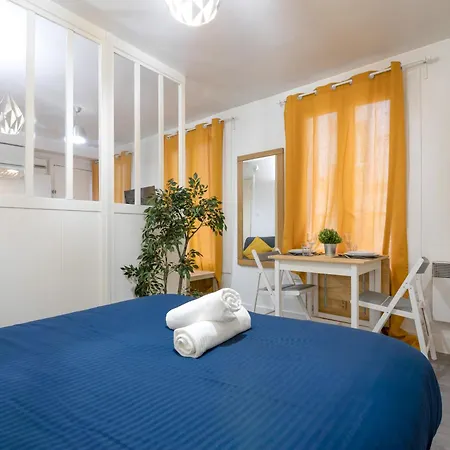 Splendid Studio Apartment Quartier Les Marais Free Netflix-2