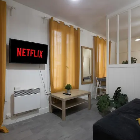 Splendid Studio Apartment Quartier Les Marais Free Netflix-3